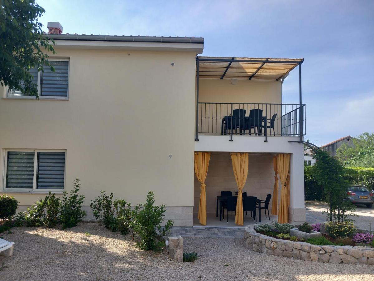 Apartman Ivona U Prizemlju Malinska Exterior photo