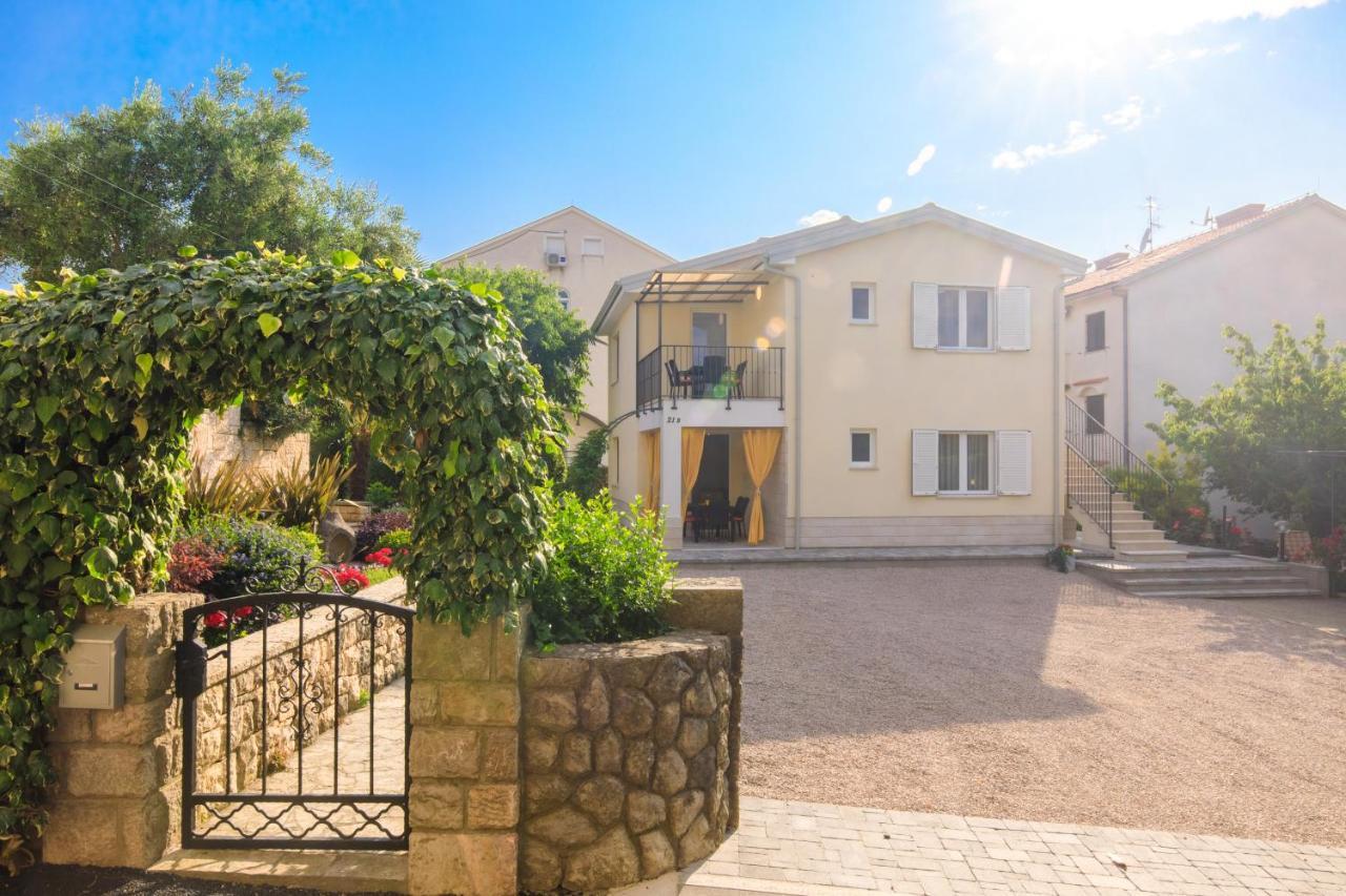 Apartman Ivona U Prizemlju Malinska Exterior photo