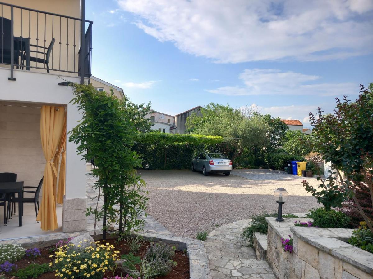 Apartman Ivona U Prizemlju Malinska Exterior photo