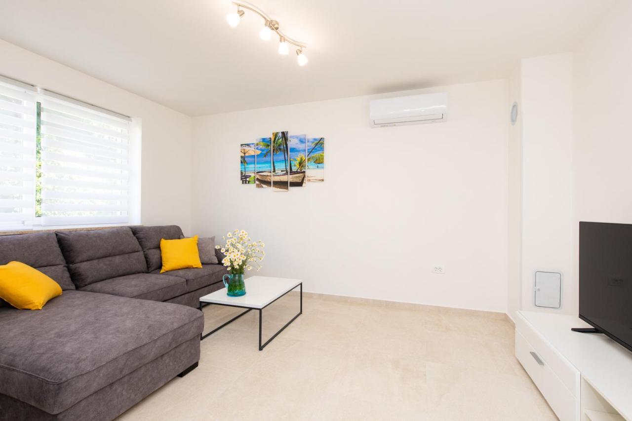 Apartman Ivona U Prizemlju Malinska Exterior photo