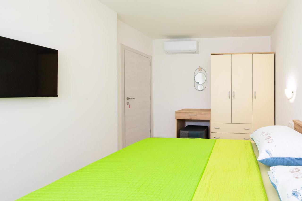 Apartman Ivona U Prizemlju Malinska Exterior photo